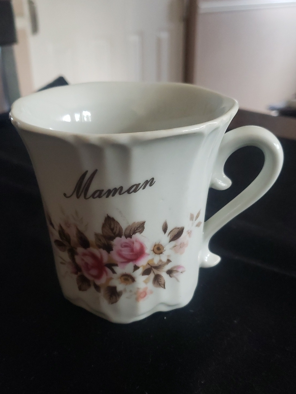VIntage-style porcelain "Maman" coffee mug. Made in Korea. - Picture 5 of 5